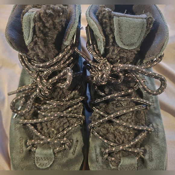 UGG Lakesider Ankle Boots - Picture 10 of 10